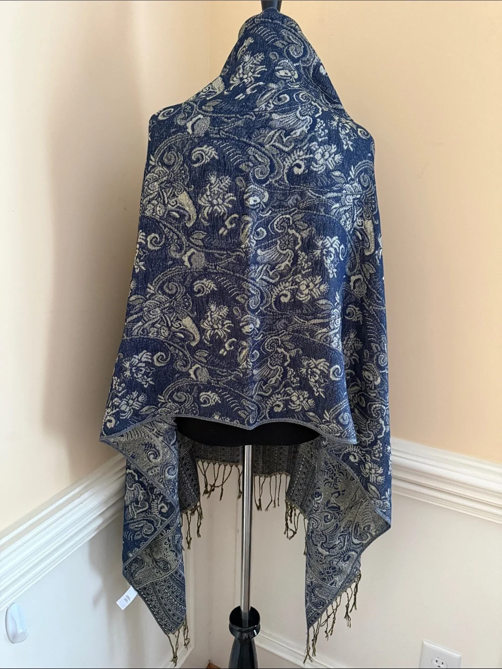 NWT‎ Allover Metallic Floral Navy Blue Paisley Woven Scarf Shawl One Size